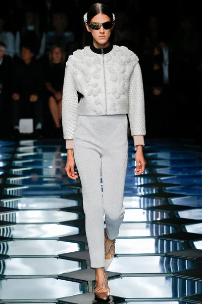 Look 24